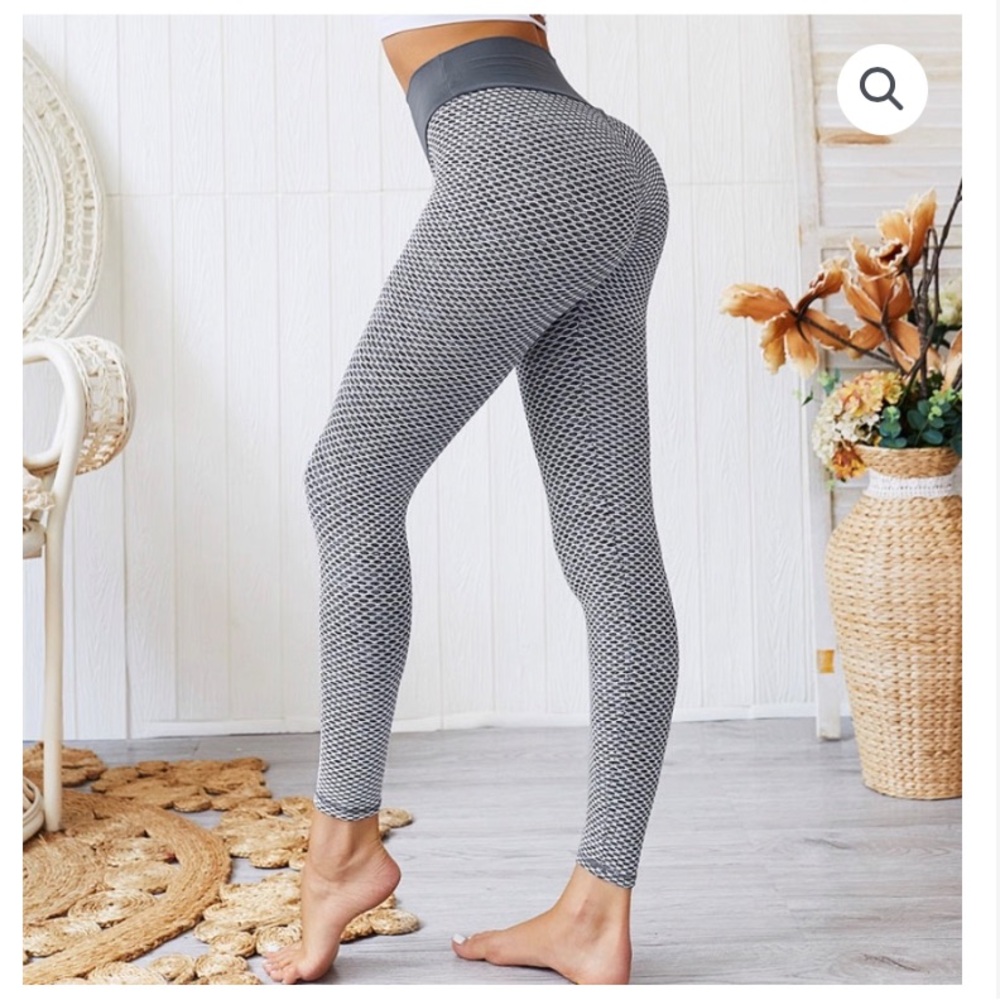 Textured scrunch booty sculpting leggings L tik tok favorite